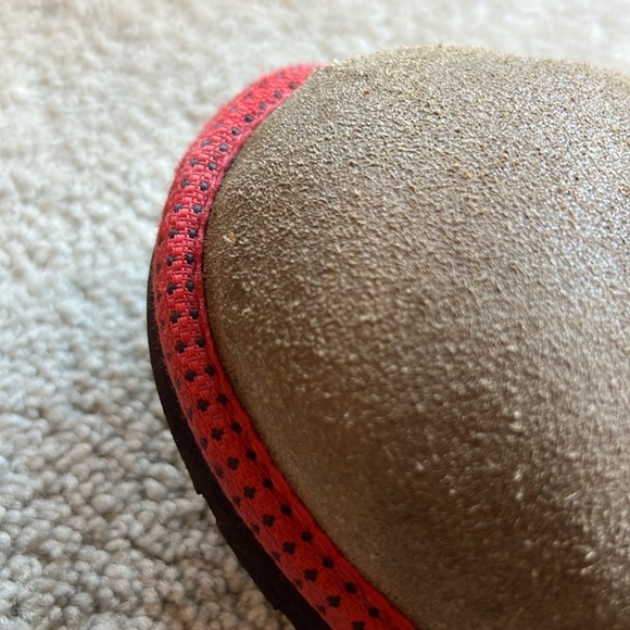 UGG RARE Classic Short US 7 with Red cable trim - Excellent Condition - Picture 11 of 16